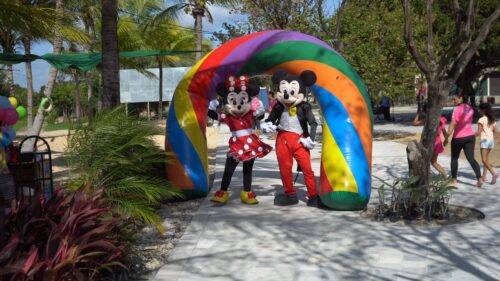 Mickey e Minnie na Vila Terra Brasilis