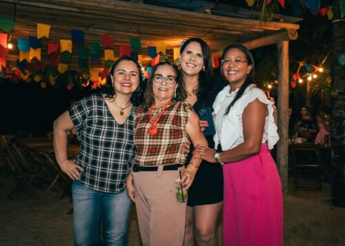 Grupo de mulheres na celebração do Melhores da Terra